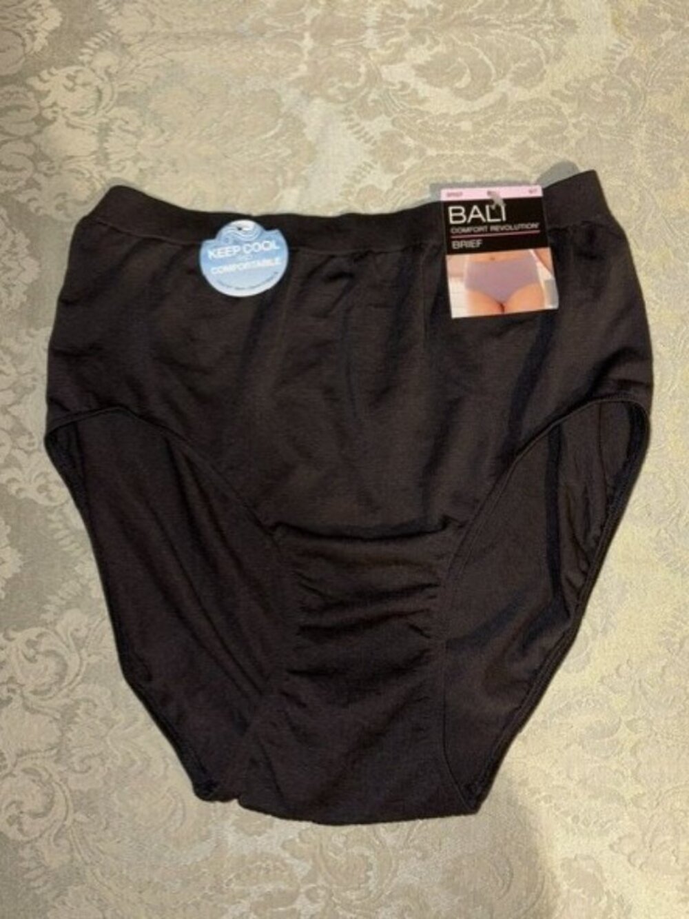 NWT Bali Comfort Revolution 4-Way Stretch No Panty Lines Black Brief Size 6/7